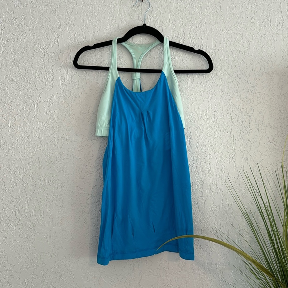 Lululemon top with sports bra
